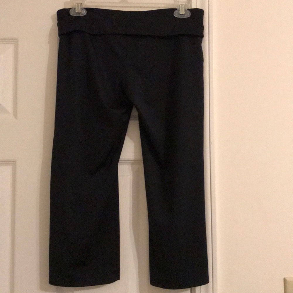 EUC~ Under Armour All Season Capri Pants - Picture 7 of 7